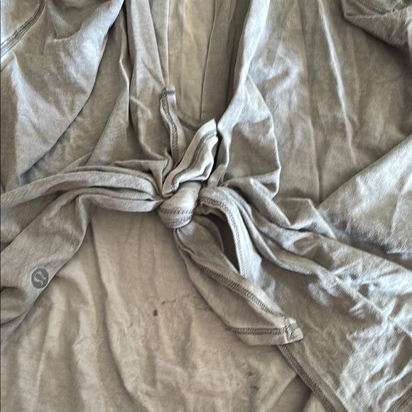 Lululemon Gray Sleeveless Women's Top - Picture 2 of 3